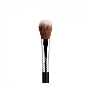 Sigma-High-Cheekbone-Highlighter-Brush-F03